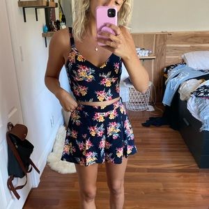 Two piece with hawaian flowers